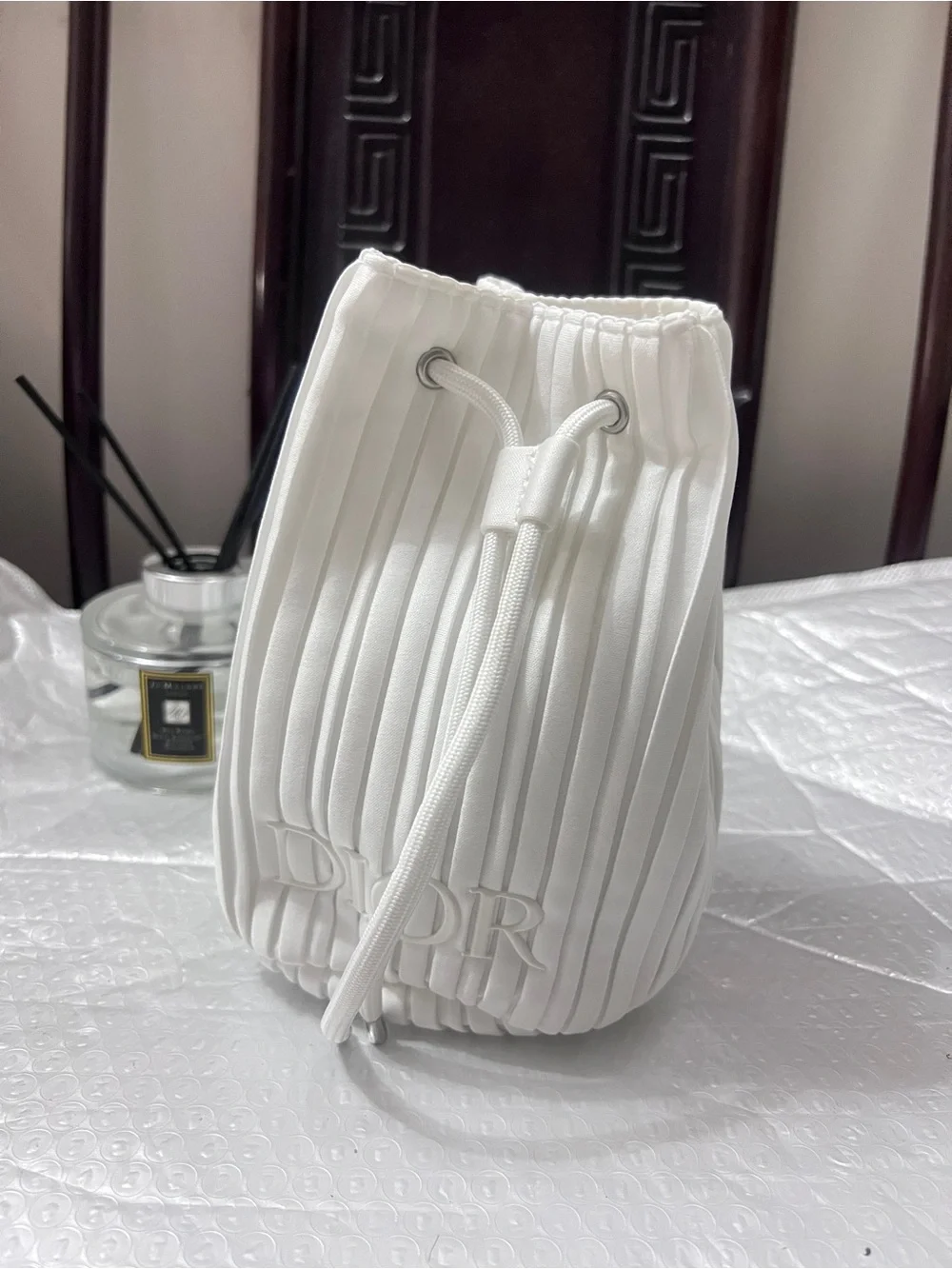 New! DIOR White Cosmetic Drawstring Bucket Bag - Picture 1 of 7